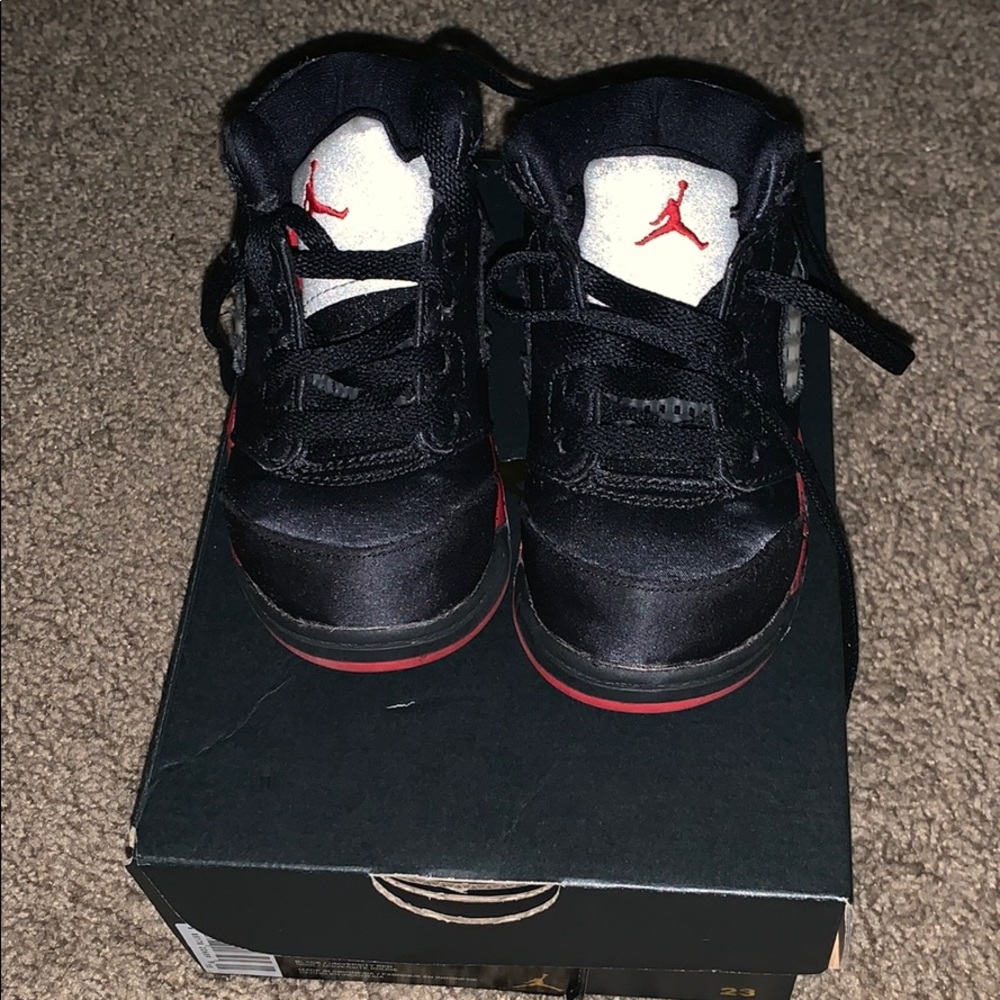Black and red Jordan 5 size 7c